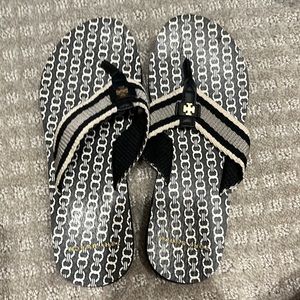 size 5 tory burch flip flops